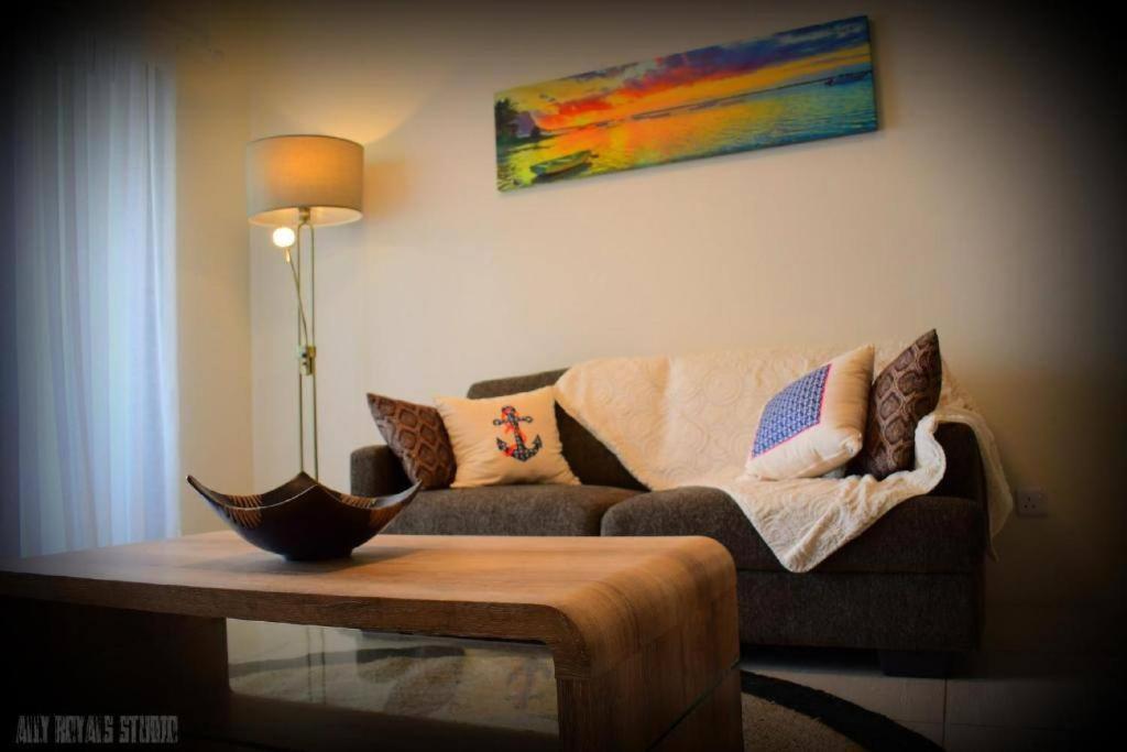 Modern And Cosy Condo: Westwood Apartments Flic en Flac Экстерьер фото